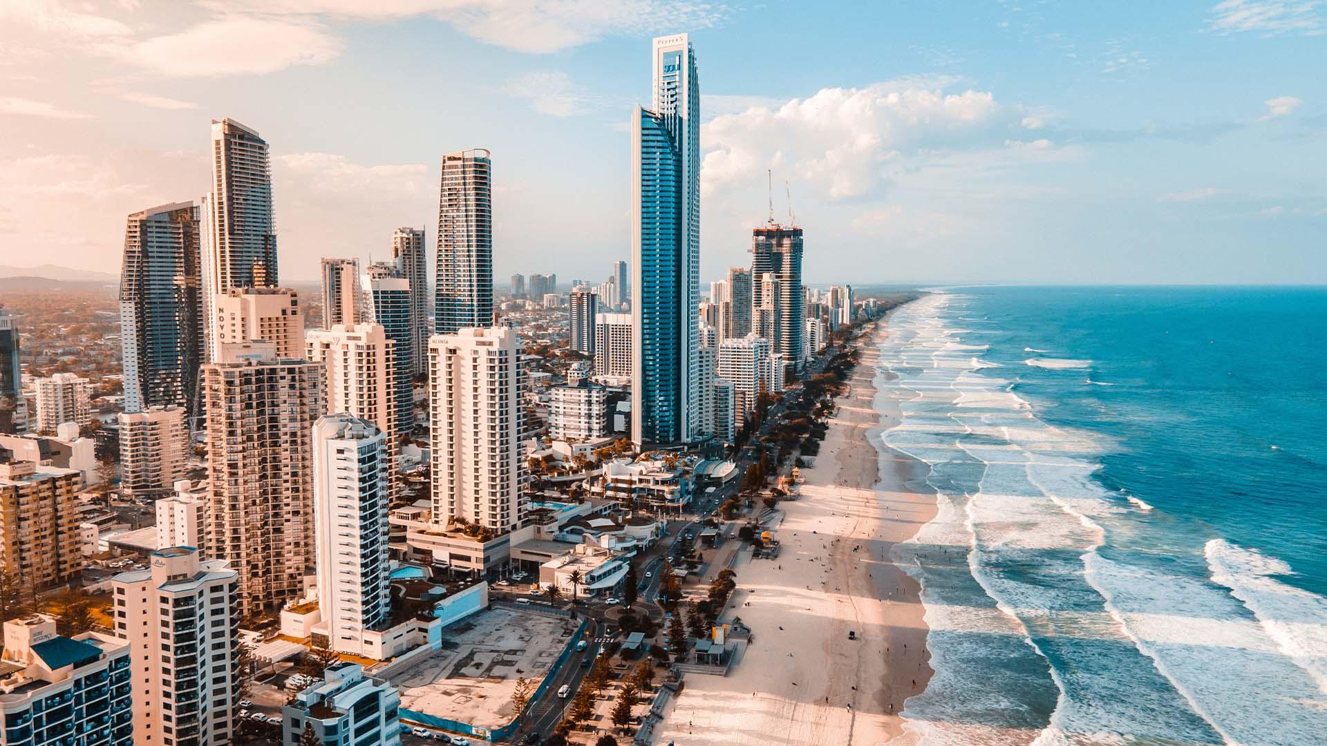 Queensland Invites You to Vacation Like the Aussies Do background